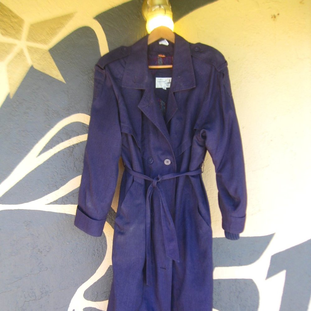 Lined rain/trench coat with zip out lining